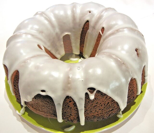 Olive Oil & Apple Bundt Cake